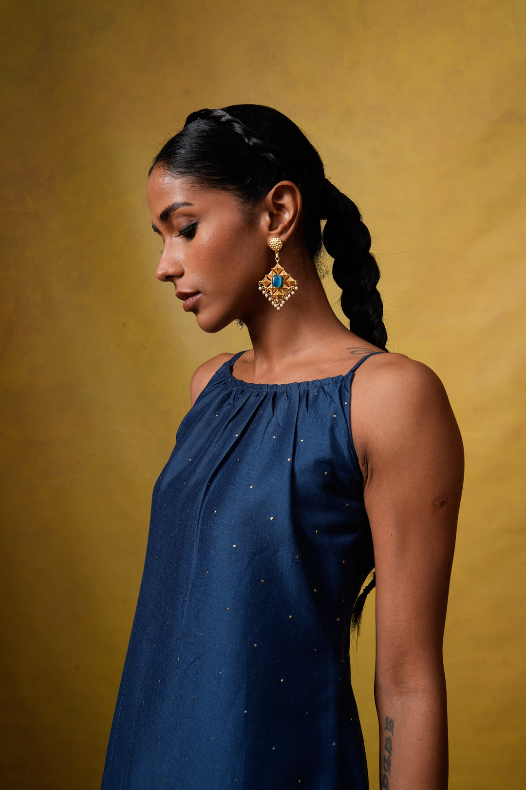 Nadhi Navy Blue Sleeveless Suit Set with Organza Dupatta